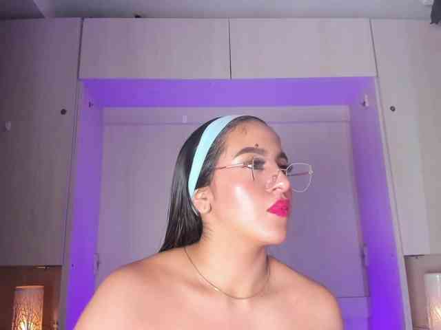 BellaBroocks webcam