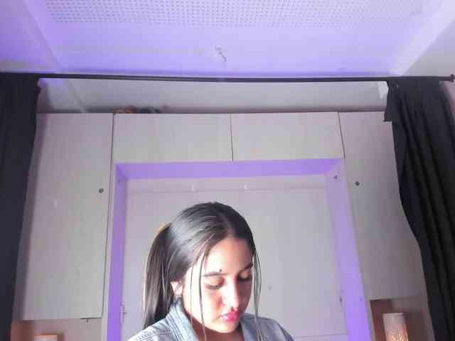 BellaBroocks webcam
