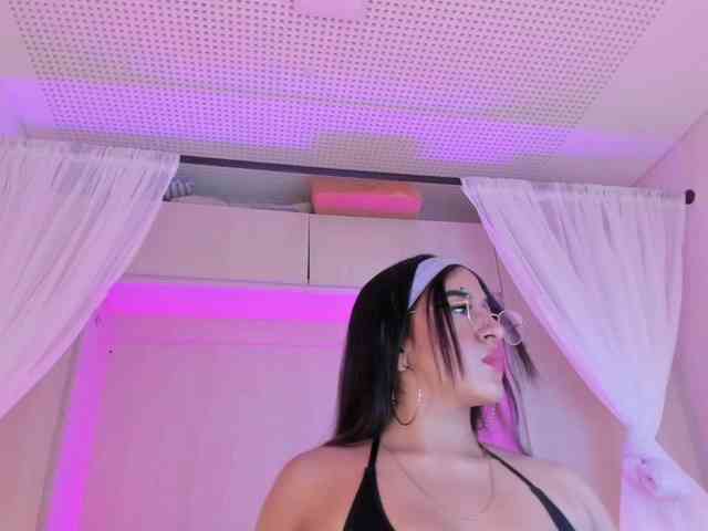 BellaBroocks webcam