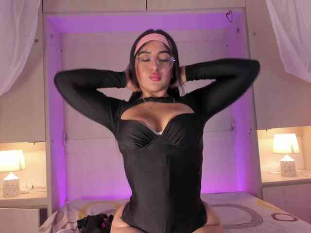 BellaBroocks webcam