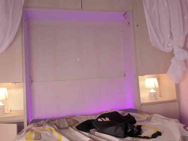 BellaBroocks webcam