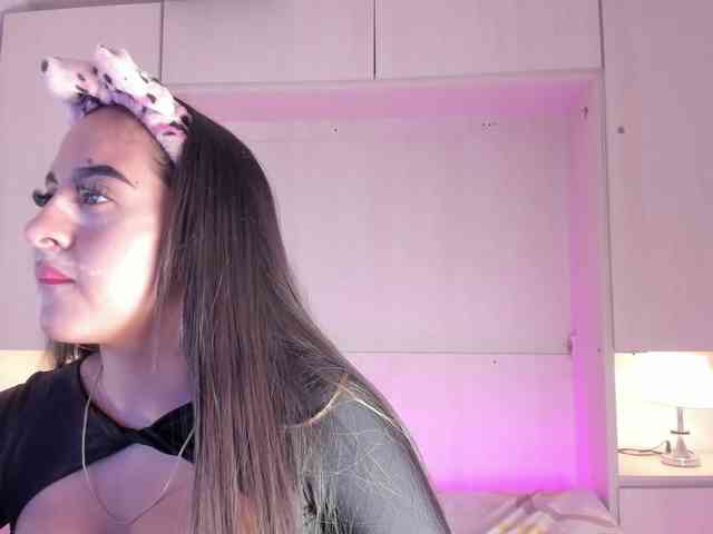 BellaBroocks webcam