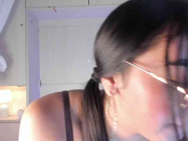 BellaBroocks webcam