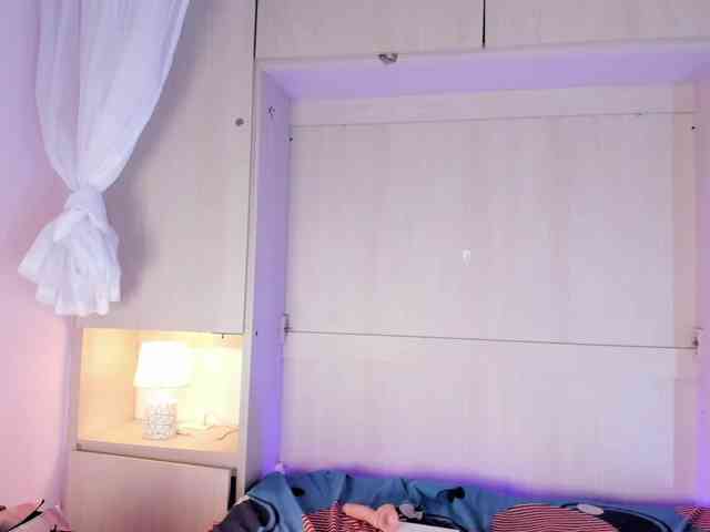 BellaBroocks webcam