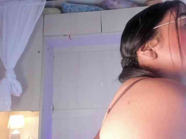 BellaBroocks webcam