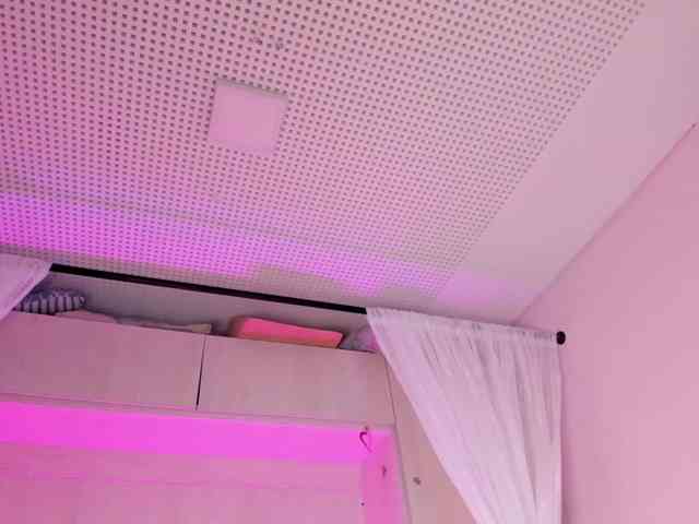 BellaBroocks webcam