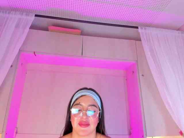 BellaBroocks webcam