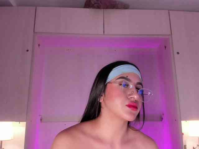 BellaBroocks webcam