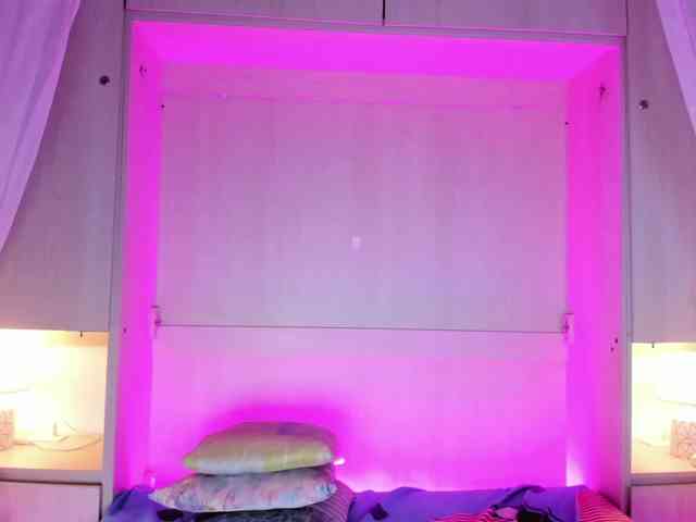 BellaBroocks webcam