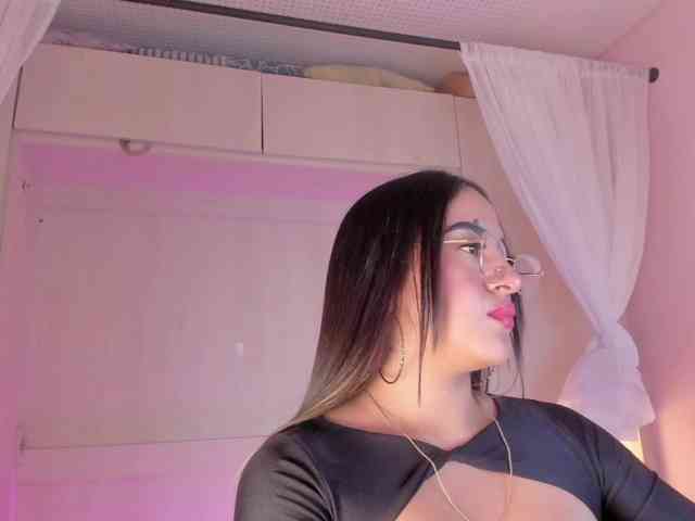BellaBroocks webcam