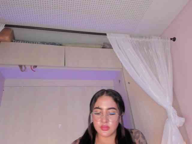 BellaBroocks webcam