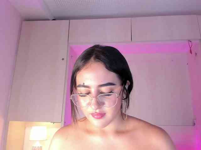BellaBroocks webcam