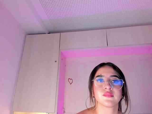 BellaBroocks webcam