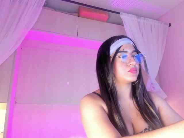 BellaBroocks webcam