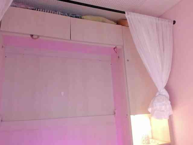 BellaBroocks webcam