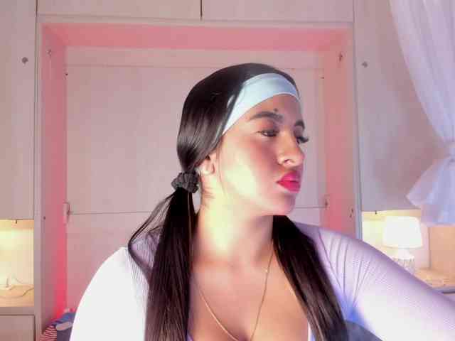 BellaBroocks webcam