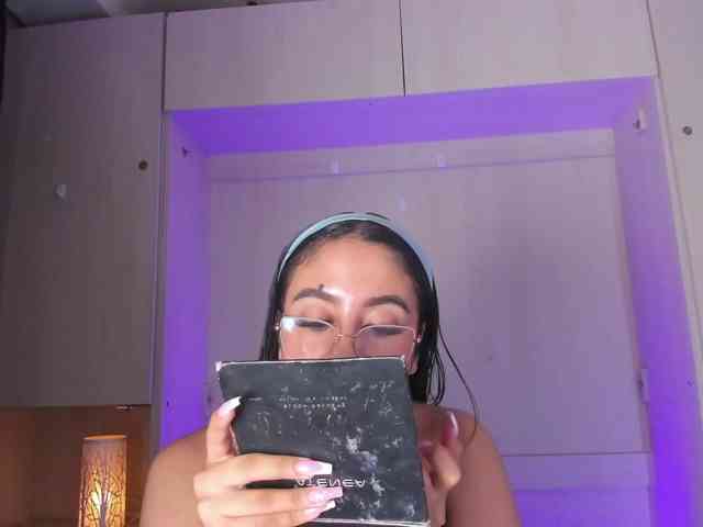 BellaBroocks webcam