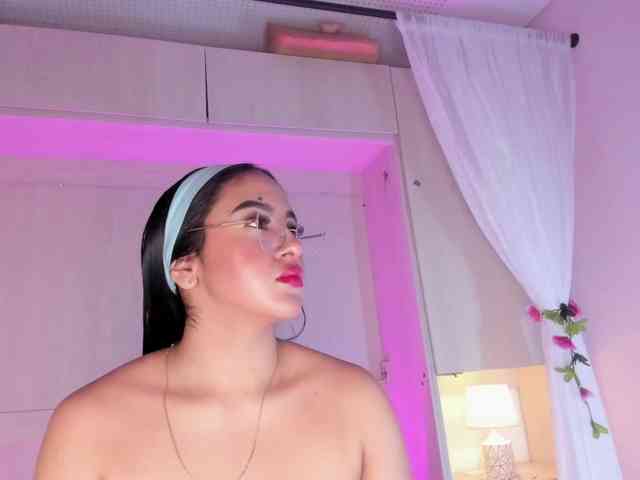 BellaBroocks webcam