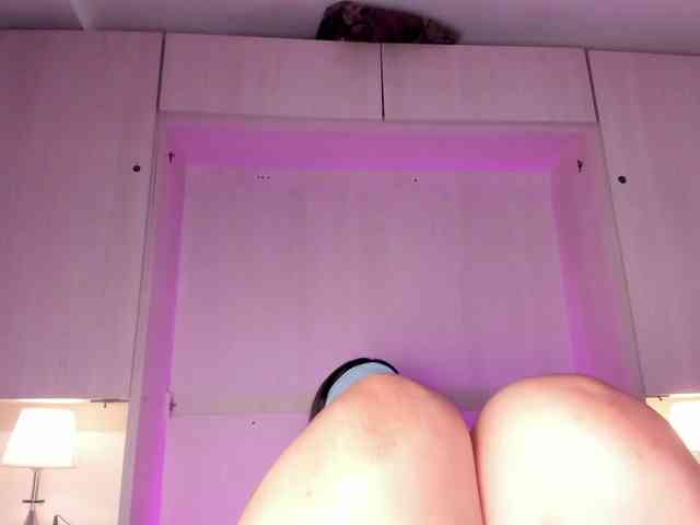 BellaBroocks webcam