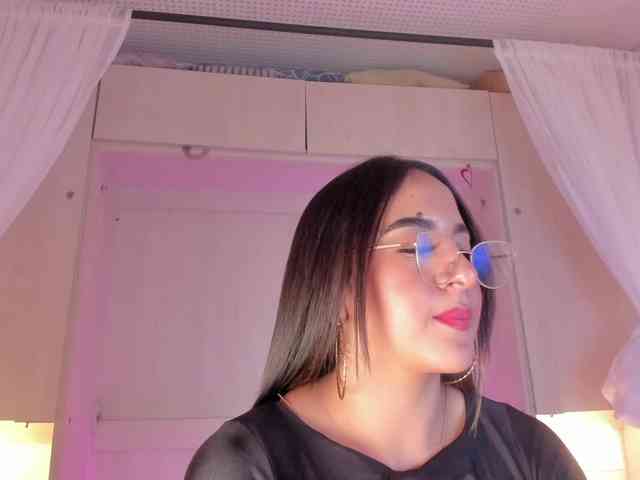 BellaBroocks webcam