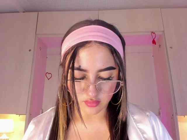 BellaBroocks webcam