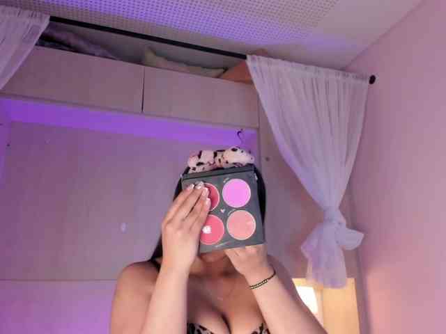BellaBroocks webcam