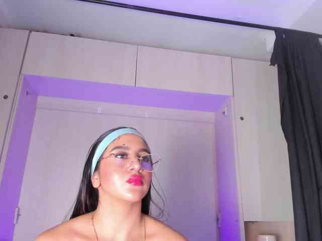 BellaBroocks webcam