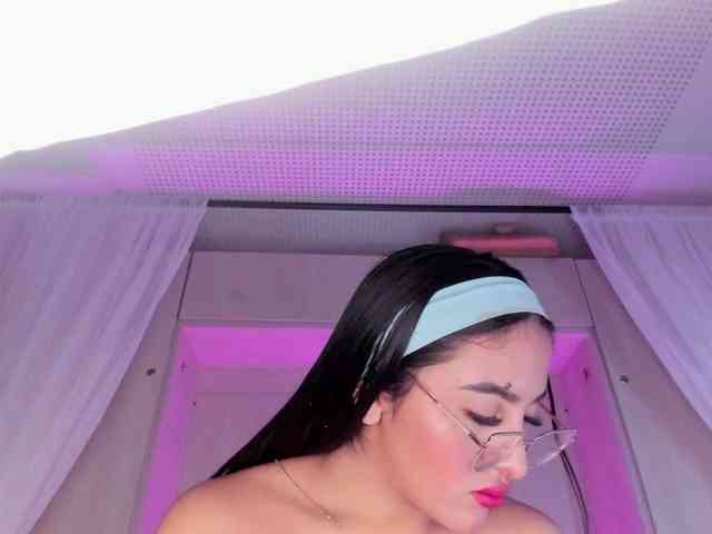 BellaBroocks webcam