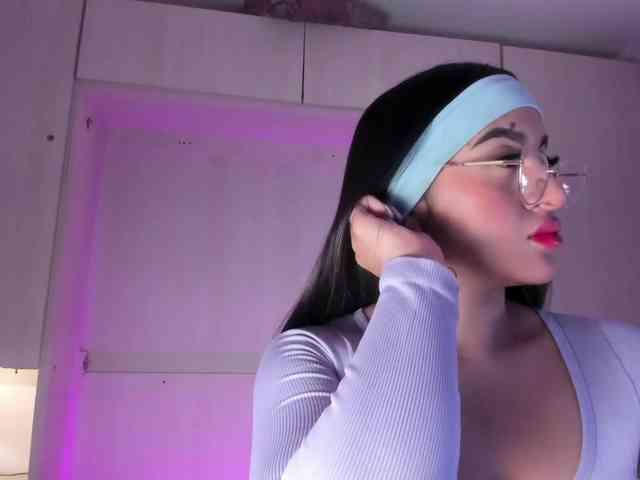 BellaBroocks webcam