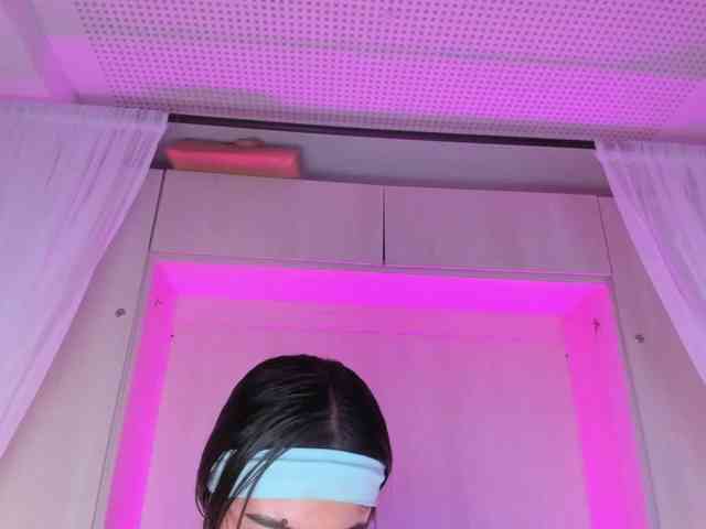 BellaBroocks webcam