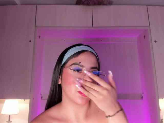 BellaBroocks webcam