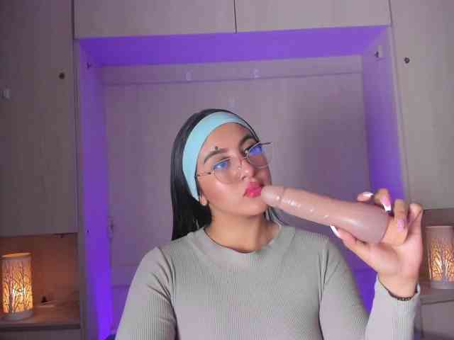 BellaBroocks webcam