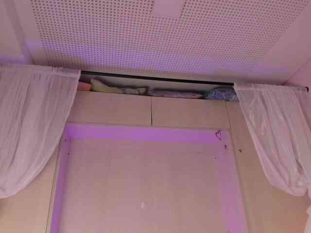 BellaBroocks webcam