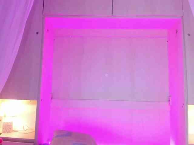 BellaBroocks webcam