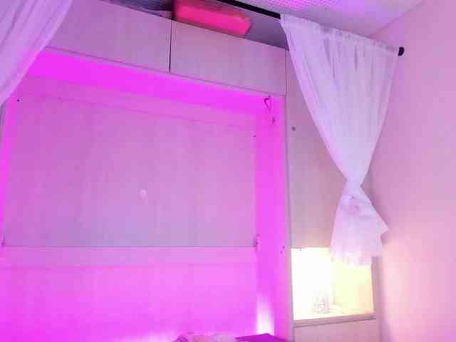 BellaBroocks webcam