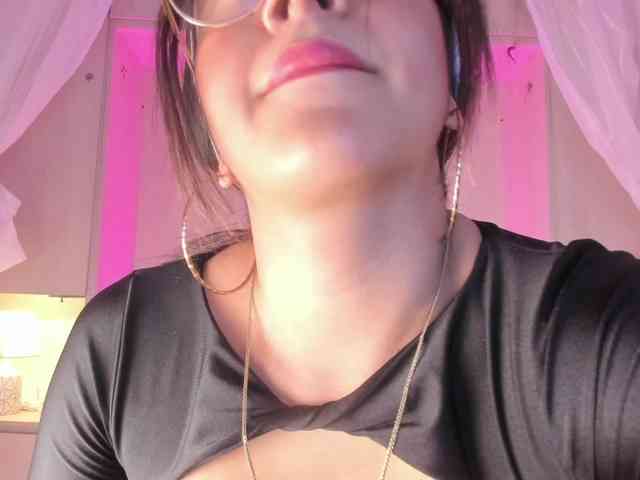 BellaBroocks webcam