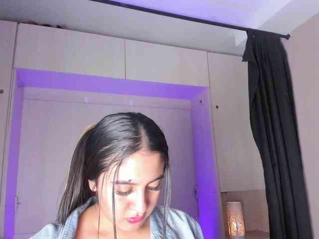 BellaBroocks webcam