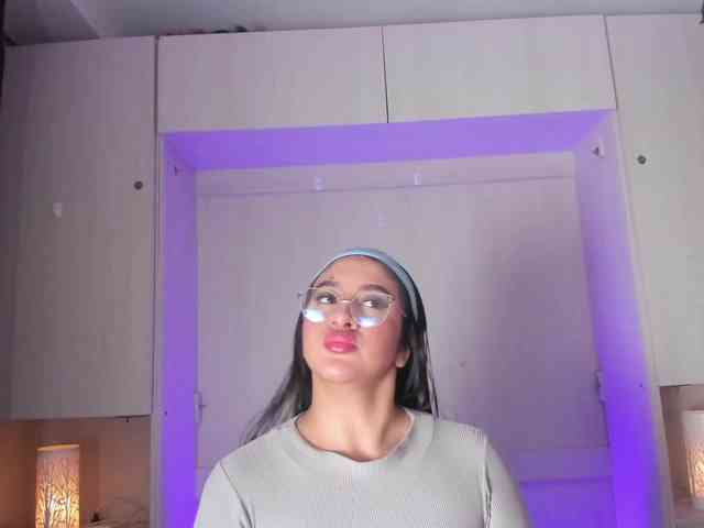 BellaBroocks webcam