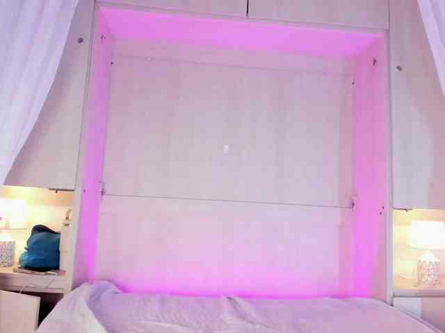 BellaBroocks webcam