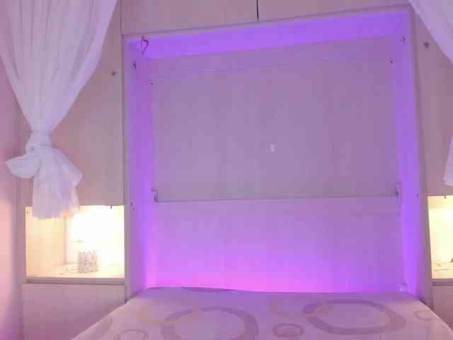 BellaBroocks webcam