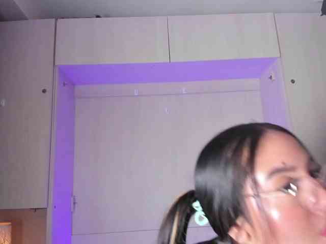 BellaBroocks webcam