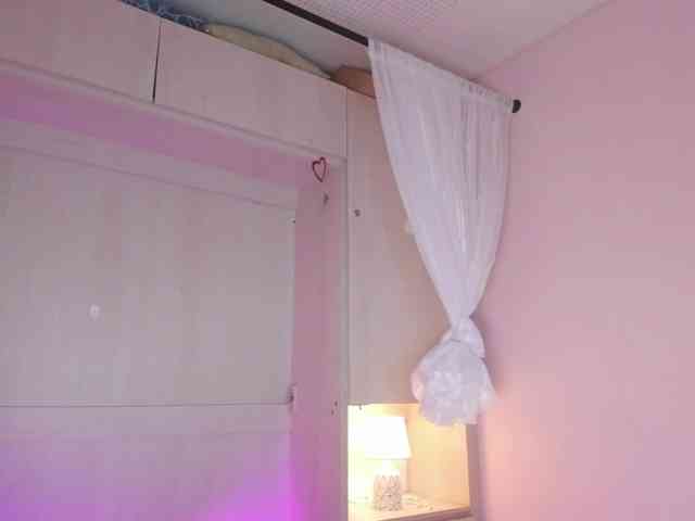 BellaBroocks webcam