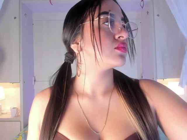 BellaBroocks webcam