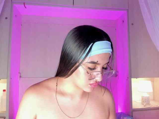 BellaBroocks webcam