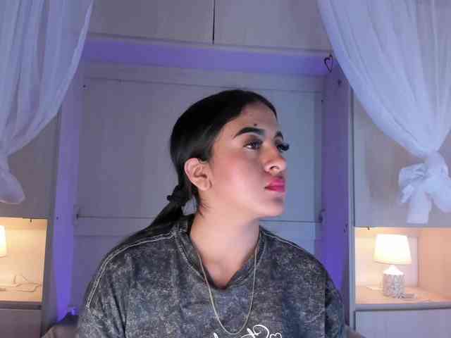 BellaBroocks webcam