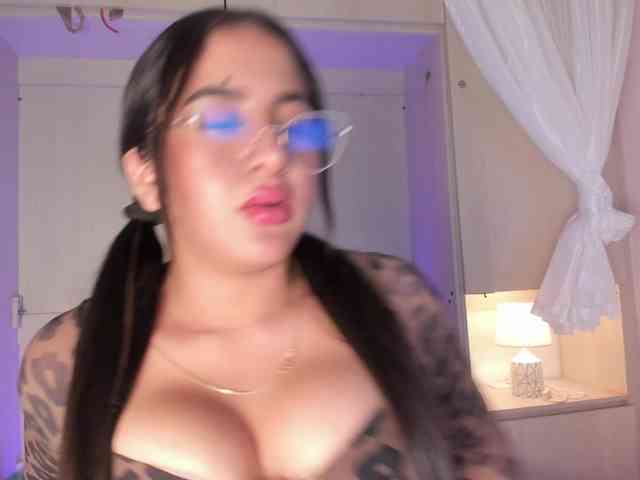BellaBroocks webcam