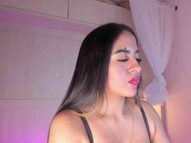 BellaBroocks webcam