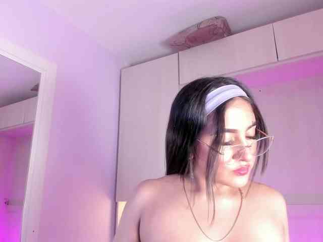 BellaBroocks webcam
