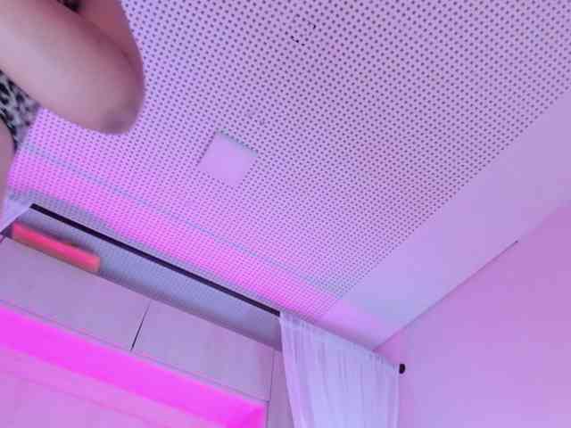 BellaBroocks webcam