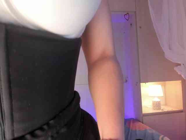 BellaBroocks webcam